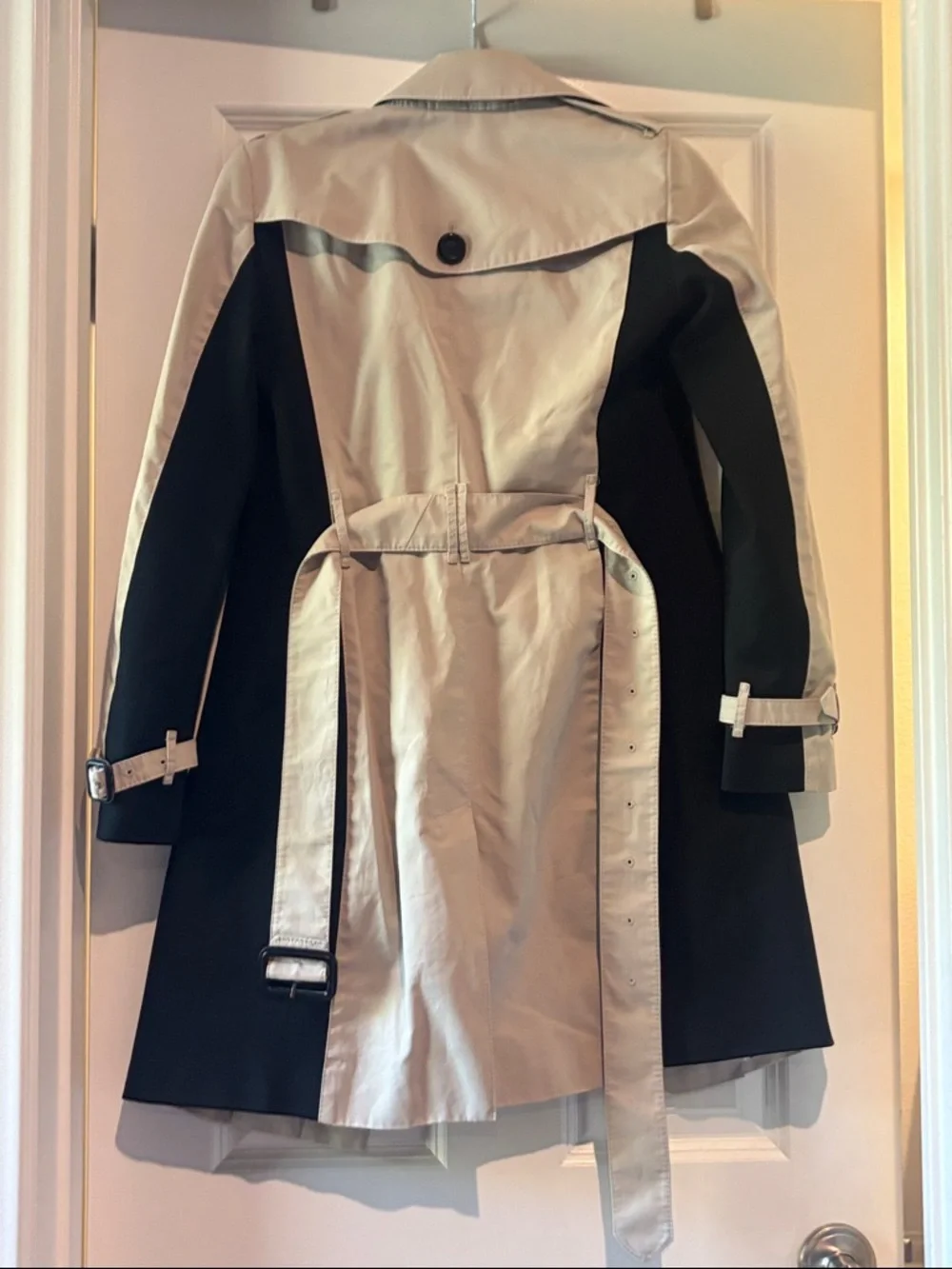 Burberry Beige and Black Two-Tone Double-Breasted Trench Coat UK 6 US 4 - Picture 4 of 4